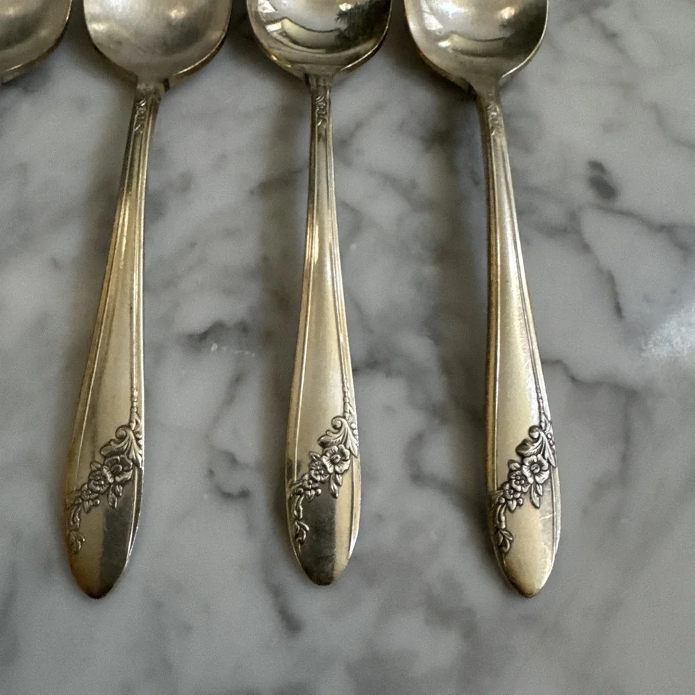 ONEIDA Community QUEEN BESS II Silverplate Flatware Lot Of 6 Teaspoons